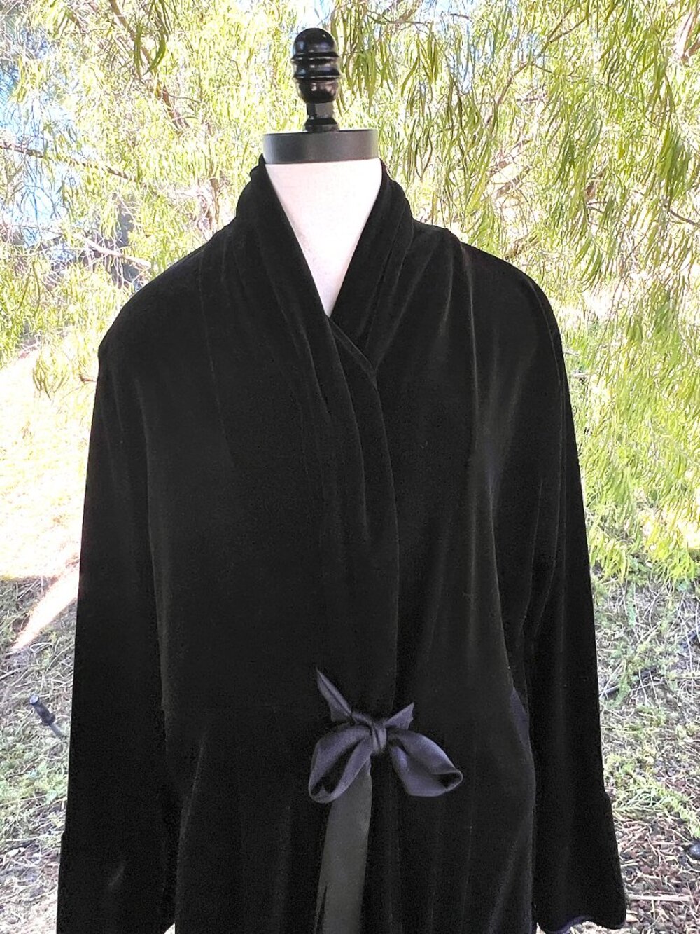 Soma Intimates Black Velvet Robe - Wrap Around - Flared Sleeves - Size Large - Picture 10 of 13